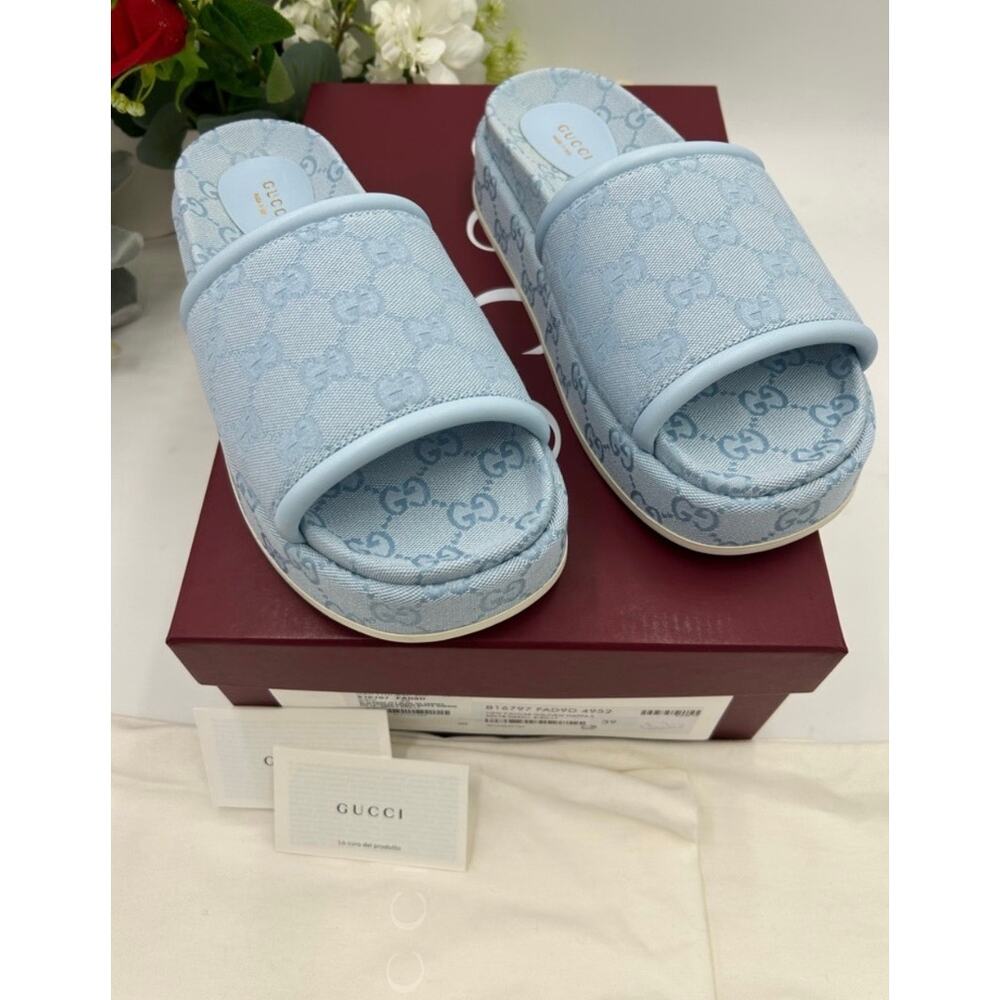 Women's Gucci canvas GG embossed platform sandals, size 39 made in Italy